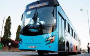 Bus bleu contre dala dala, ou comment vaincre les bouchons africains
