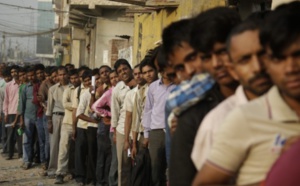 Insolite : Faire la queue devant la banque