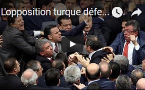 L'opposition turque défend la Constitution bec et ongles