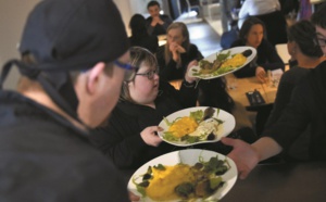A Nantes, un restaurant où tous les serveurs sont trisomiques