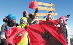 Le drapeau marocain hissé au sommet du Kilimandjaro