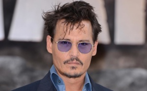 Johnny Depp surprend ses fans à Disneyland