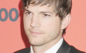 Ces célébrités qui ont fait des études étonnantes : Ashton Kutcher, diplômé en génie biochimique