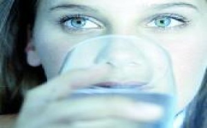 Eau minérale : pourquoi boire 1,5 l par jour ?