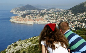 Insolite : Débauche de jeunes touristes