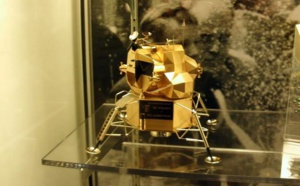 Vol d’une réplique en or du module lunaire de Neil Armstrong