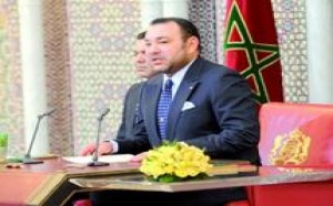 S.M. le Roi  dans le discours prononcé lors de l’installation de la C.C.R. : «La régionalisation élargie doit être la confirmation démocratique de la singularité du Maroc»