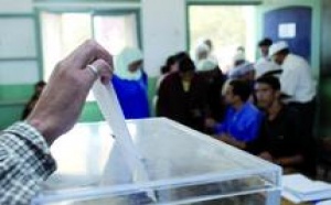 A l’horizon du rendez-vous électoral de 2012 : Le paysage politique se construit et déconstruit A l’horizon du rendez-vous électoral de 2012 : Le paysage politique se construit et déconstruit