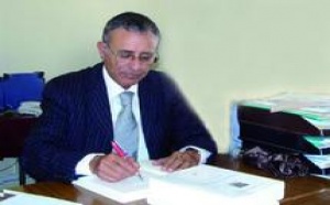 En marge du colloque international: "Inscriptions de la trace, Khatibi ou la pensée des interstices" :  Khatibi et les médias  désirs de journalisme En marge du colloque international: "Inscriptions de la trace, Khatibi ou la pensée des interstices" :  Khatibi et les médias  désirs de journalisme