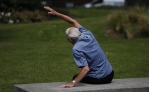 Bouger même sans transpirer pourrait prolonger la vie des seniors