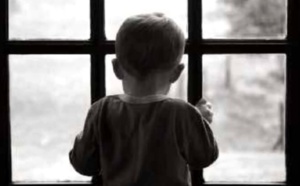 Le compteur s’affole entre flou terminologique et vide juridique  : Le nombre d’enfants abandonnés au Maroc estimé à des dizaines de milliers
