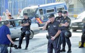 La Guardia civil dans ses tristes œuvres : Sauvagement tabassé pour des sardines