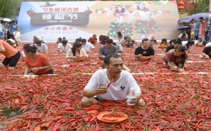 Insolite : ​​​​Il avale 50 piments en une minute