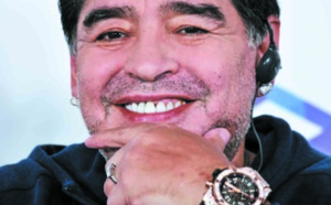 Diego Maradona découvre “son” club du Dinamo Brest et veut rencontrer Loukachenko