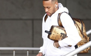 Neymar a rejoint le PSG à Shenzhen