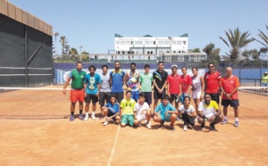 Les jeunes Bahreïnis aiguisent leurs raquettes au Moundir Tennis Academy