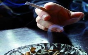 Trop peinards, les fumeurs de ce côté-ci : Fumer et enfumer au mépris de la loi