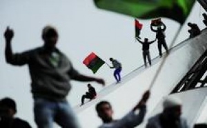 La communauté internationale divisée sur les mesures à prendre : Impitoyable, Kadhafi bombarde “son” peuple