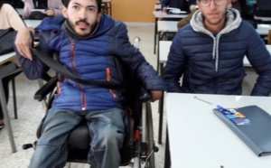 Un étudiant marocain passe ses examens malgré sa paralysie cérébrale !