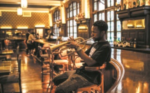 A Johannesburg, le Rand Club hérité de l'époque coloniale cherche à se refaire une image