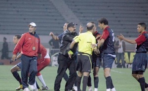 A la veille d’un professionnalisme annoncé : Manœuvres douteuses, arbitrage à problème et violences tous azimuts