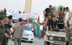 Les combats font rage en Libye : Les civils fuient encore Syrte, les anti-Kadhafi resserrent l’étau