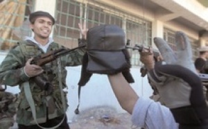 Moutassim Kadhafi capturé : Les combattants du CNT poursuivent leur offensive Moutassim Kadhafi capturé : Les combattants du CNT poursuivent leur offensive