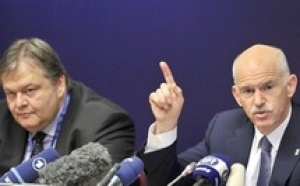 Le référendum grec fait chuter les valeurs financières  : Papandreou soutenu à Athènes et attendu à Cannes