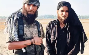 Deux figurants de Bollywood oublient de retirer leur costume de terroriste et finissent au poste