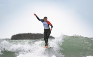 Le longboard, cette sensation extra de marcher sur l'eau en surfant sur les vagues