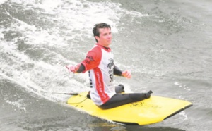 En Californie, le surf pour oublier la guerre