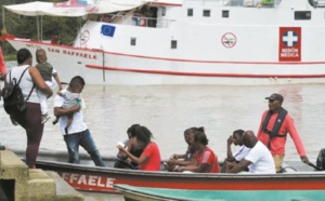 Un hôpital flottant défie les eaux troublées du littoral Pacifique colombien