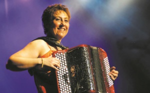 Sylvie Pullès, l'accordéoniste qui règne sur le folklore et le musette