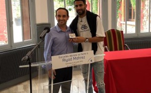 L'enfant de Sarcelles, Riyad Mahrez, reçoit la médaille de la ville