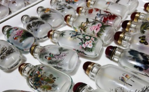 En Chine, l'art des flacons peints à réinventer