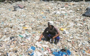 Les montagnes de déchets importés, “trésor” d'un village d'Indonésie