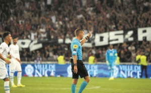 Ligue 1: Nice-Marseille interrompu pour homophobie, Lille domine Saint-Etienne