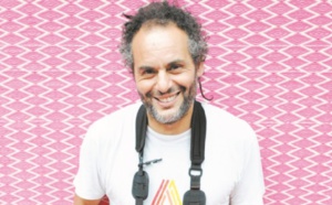 Le Monde braque les projecteurs sur Hassan Hajjaj, l’une des figures majeures de l’art contemporain marocain