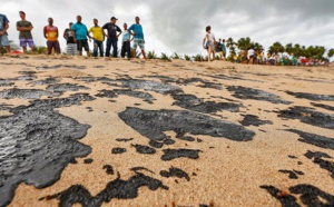 Une des plus belles plages du Brésil souillée par le pétrole