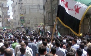 Courte trêve entre militaires et déserteurs : Premiers combats depuis le cessez-le-feu en Syrie Courte trêve entre militaires et déserteurs : Premiers combats depuis le cessez-le-feu en Syrie