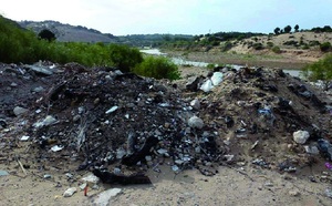 Essaouira collectionne les crimes écologiques  : L’embouchure d’Oued L’ksob transformée en égout à ciel ouvert