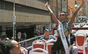 De retour en Afrique du Sud, Miss Univers “inspire” les jeunes Noires