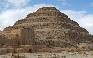 Les pyramides égyptiennes de Saqqara se languissent des touristes