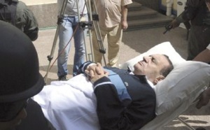 Création d’un Conseil de défense nationale par les militaires : Hosni Moubarak dans le coma
