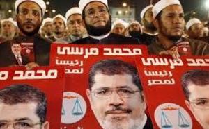 Egypte: Mohamed Morsi dit respecter l’annulation du décret présidentiel