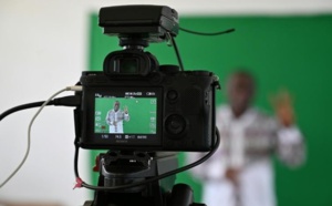 La télévision comme tableau noir pour les élèves et étudiants africains