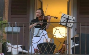Sur son balcon suisse, la violoniste Alexandra Conunova sauve les âmes