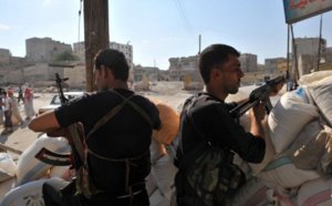 L’étau se resserre sur le régime syrien: De violents combats se poursuivent à Alep