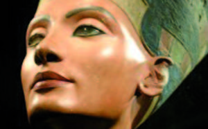 Vieux d'environ 3.400 ans : Berlin va célébrer le centenaire de la découverte du buste de Néfertiti Vieux d'environ 3.400 ans : Berlin va célébrer le centenaire de la découverte du buste de Néfertiti