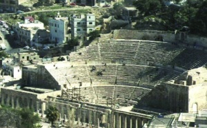 L’histoire du théâtre : De l’Antiquité au Moyen Âge L’histoire du théâtre : De l’Antiquité au Moyen Âge